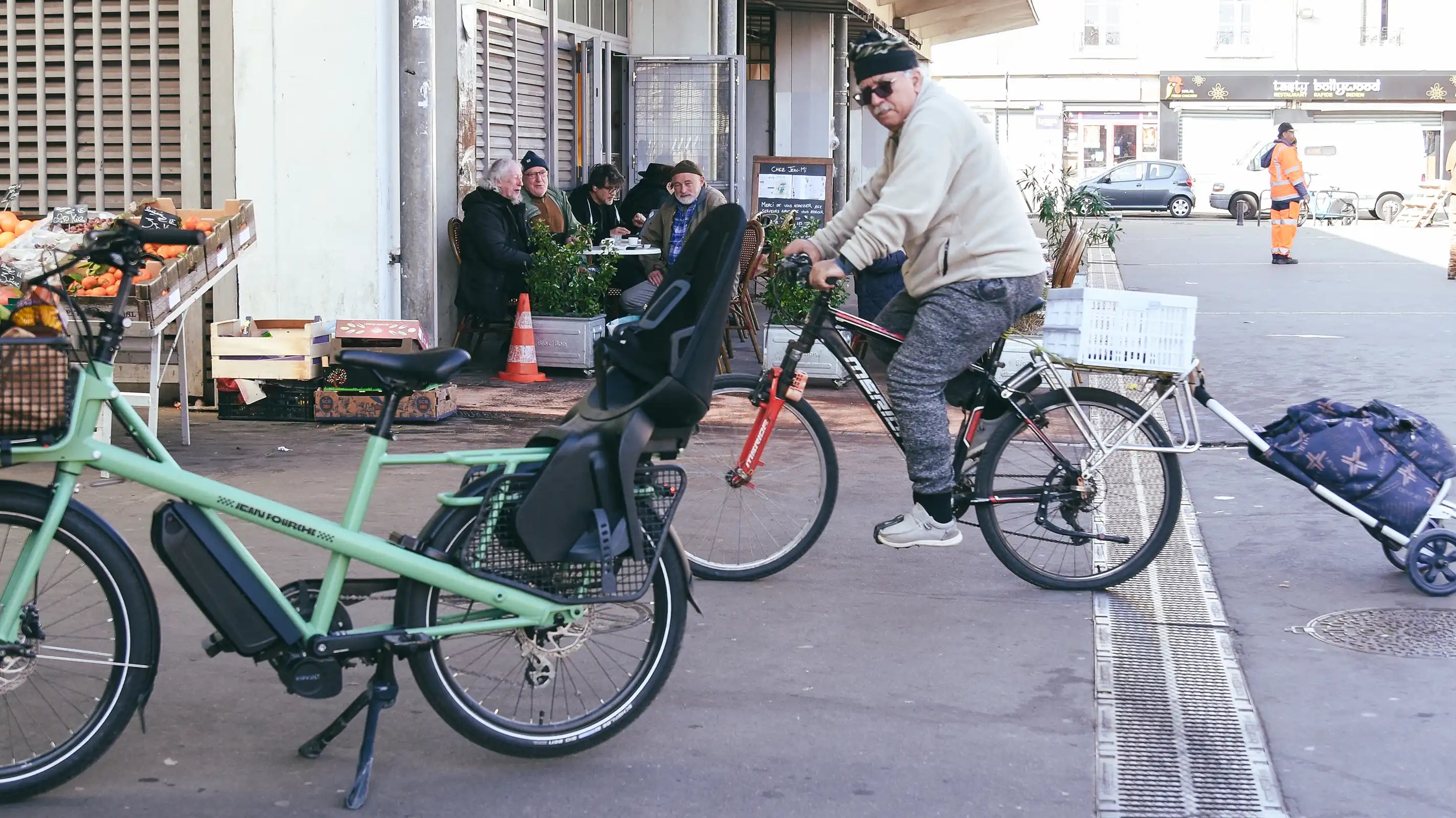 Faire ses courses à vélo : conseils et accessoires indispensables