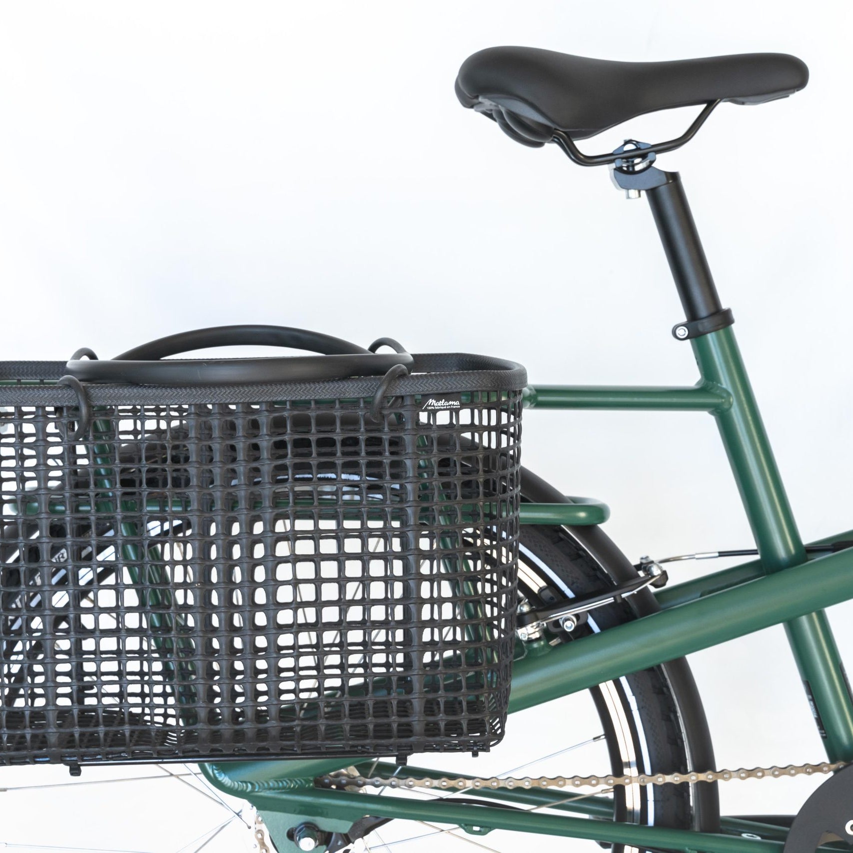 Panier vélo latérale maille ostréicole sur vélo vert de côté