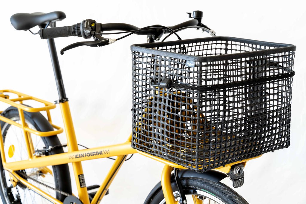 Grand panier avant sur vélo jaune vue profil