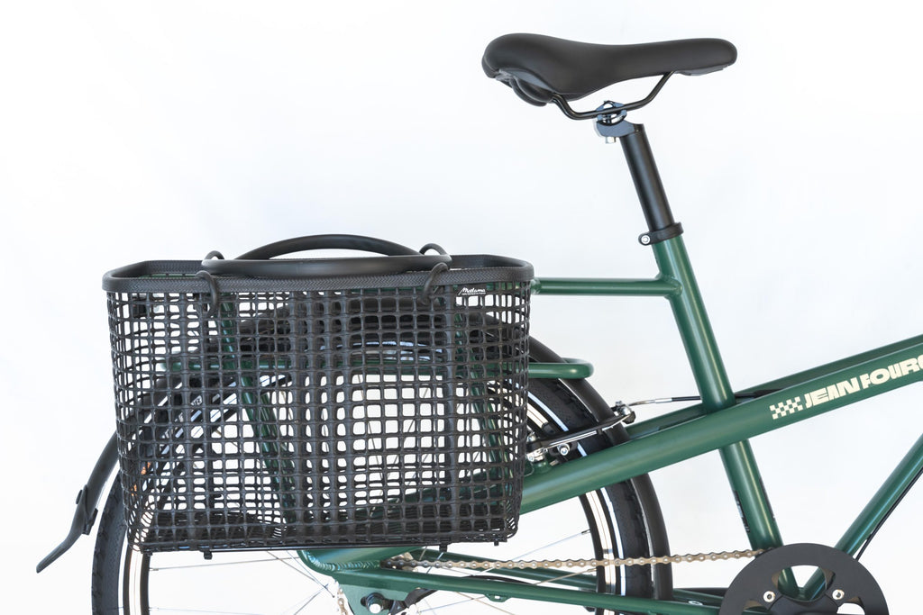 Panier vélo latérale maille ostréicole sur vélo vert de côté