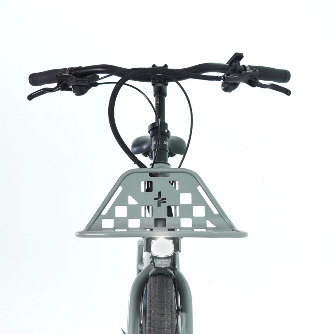 l'avant d'un rack de vélo et sa lumière 30 Lux