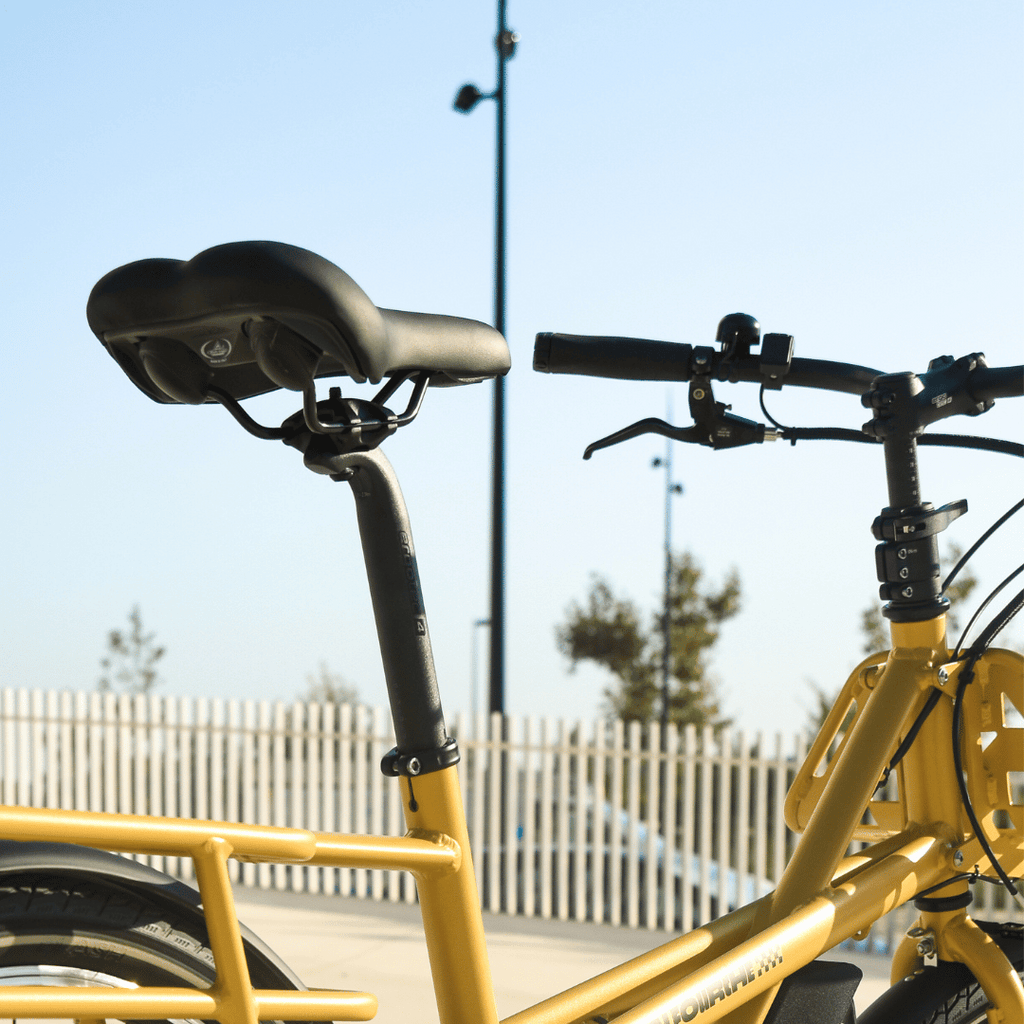 velo jaune en exterieur a bordeaux